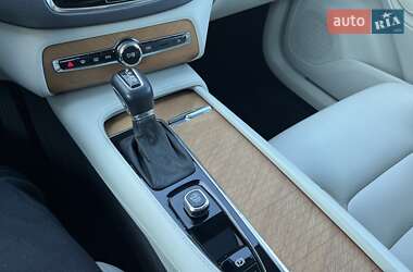 Внедорожник / Кроссовер Volvo XC90 2021 в 