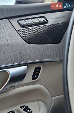 Внедорожник / Кроссовер Volvo XC90 2022 в 
