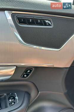 Внедорожник / Кроссовер Volvo XC90 2019 в 