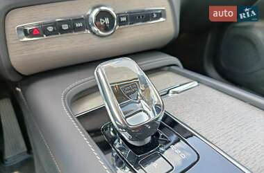 Внедорожник / Кроссовер Volvo XC90 2024 в 