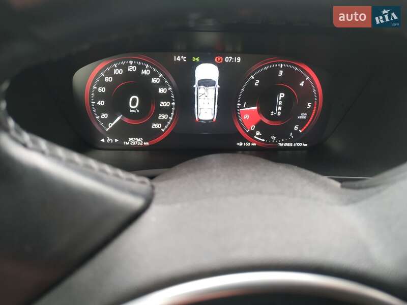 Позашляховик / Кросовер Volvo XC90 2015 в Києві