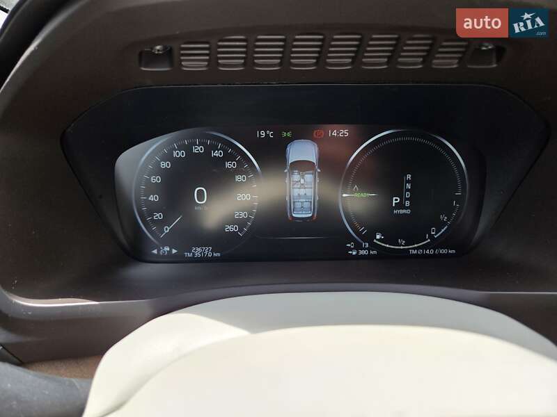 Внедорожник / Кроссовер Volvo XC90 2016 в Ирпене