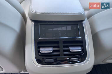 Внедорожник / Кроссовер Volvo XC90 2018 в 