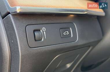 Внедорожник / Кроссовер Volvo XC90 2020 в 