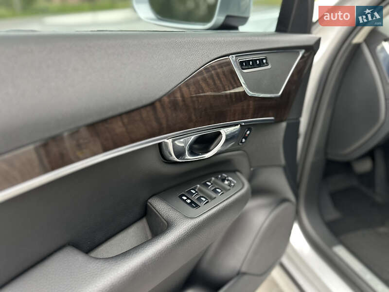 Внедорожник / Кроссовер Volvo XC90 2016 в Владимире