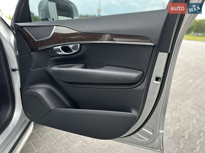 Внедорожник / Кроссовер Volvo XC90 2016 в Владимире