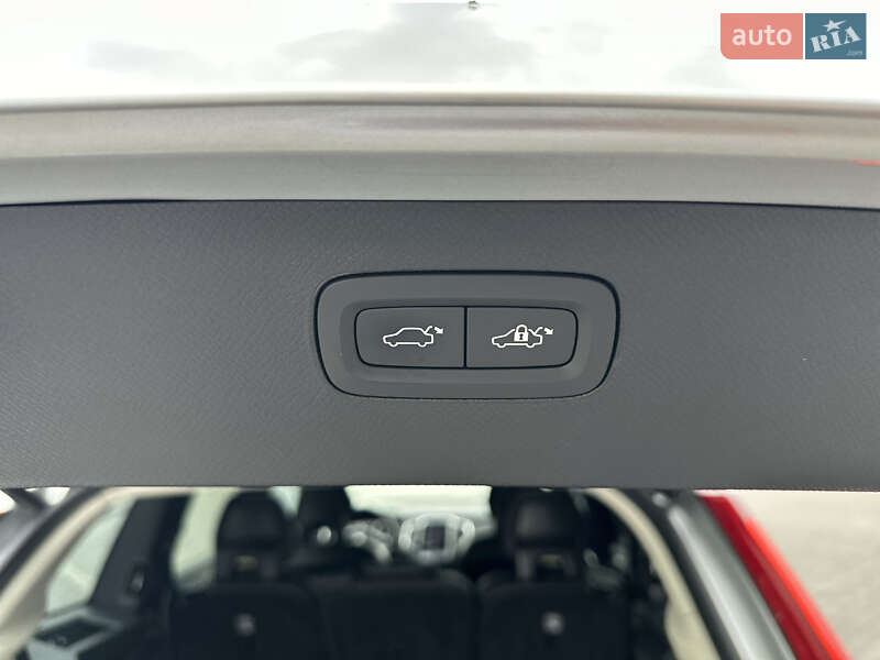 Внедорожник / Кроссовер Volvo XC90 2016 в Владимире