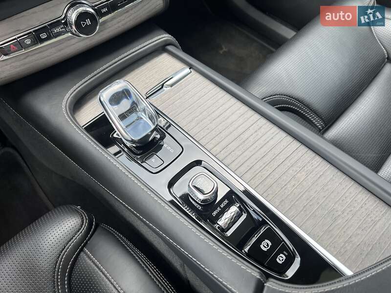 Внедорожник / Кроссовер Volvo XC90 2020 в Киеве