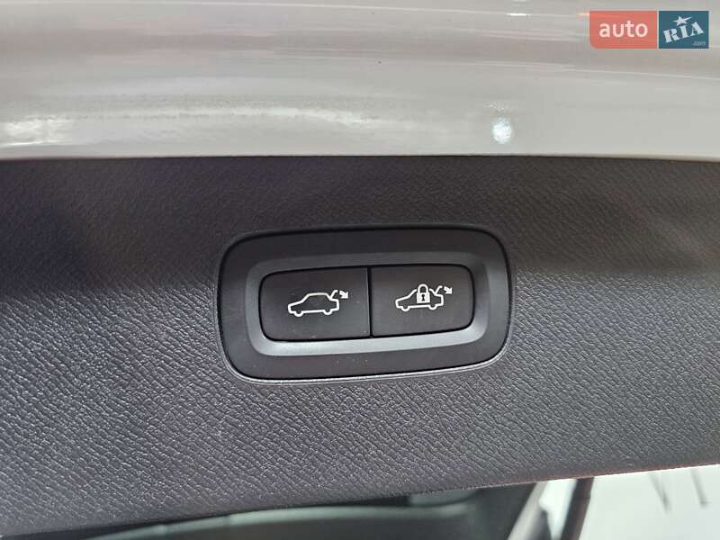 Внедорожник / Кроссовер Volvo XC90 2018 в Киеве