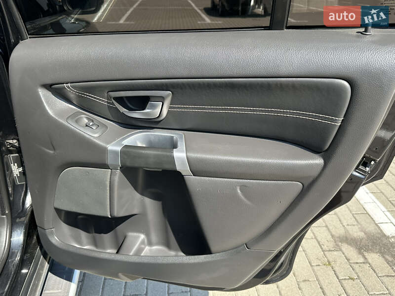 Внедорожник / Кроссовер Volvo XC90 2006 в Нововолынске