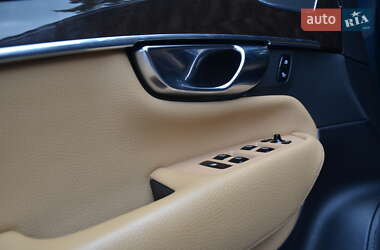 Внедорожник / Кроссовер Volvo XC90 2018 в 
