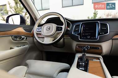 Внедорожник / Кроссовер Volvo XC90 2017 в 