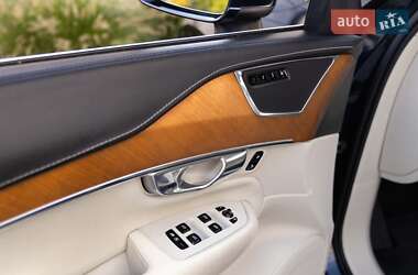 Внедорожник / Кроссовер Volvo XC90 2017 в 