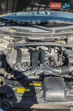 Внедорожник / Кроссовер Volvo XC90 2003 в 