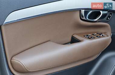 Внедорожник / Кроссовер Volvo XC90 2019 в 