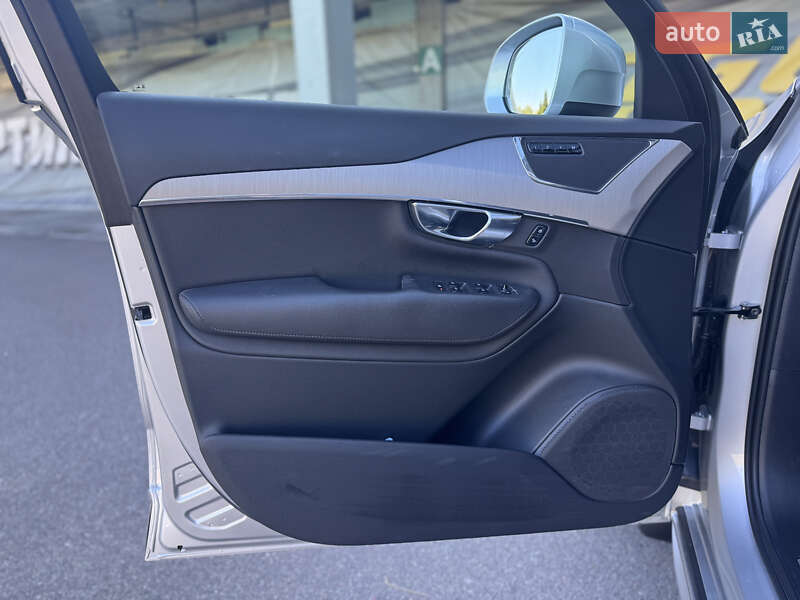 Внедорожник / Кроссовер Volvo XC90 2021 в Киеве