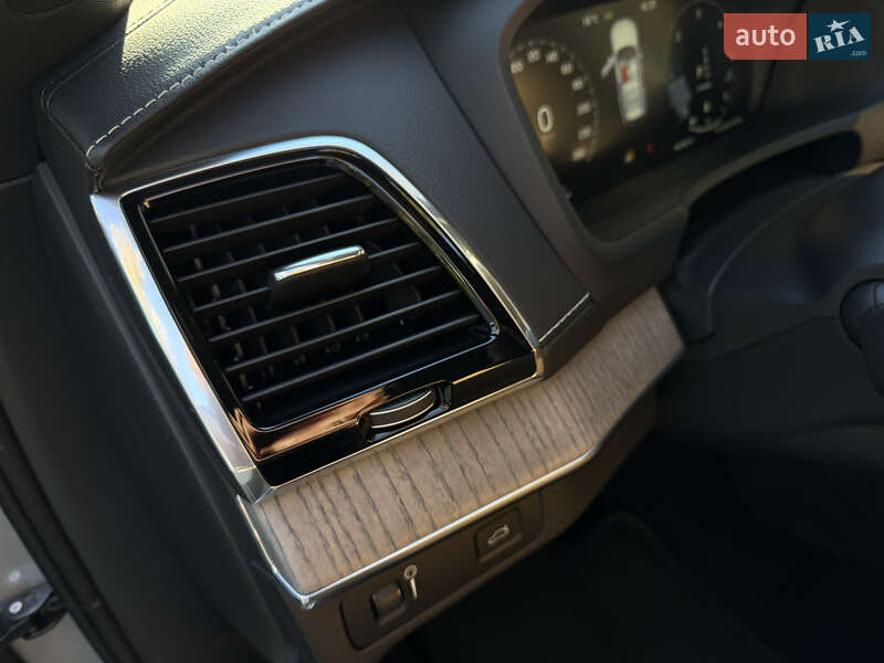 Внедорожник / Кроссовер Volvo XC90 2019 в Киеве фото 42 Внедорожник / Кроссовер Volvo XC90 2019 в Киеве