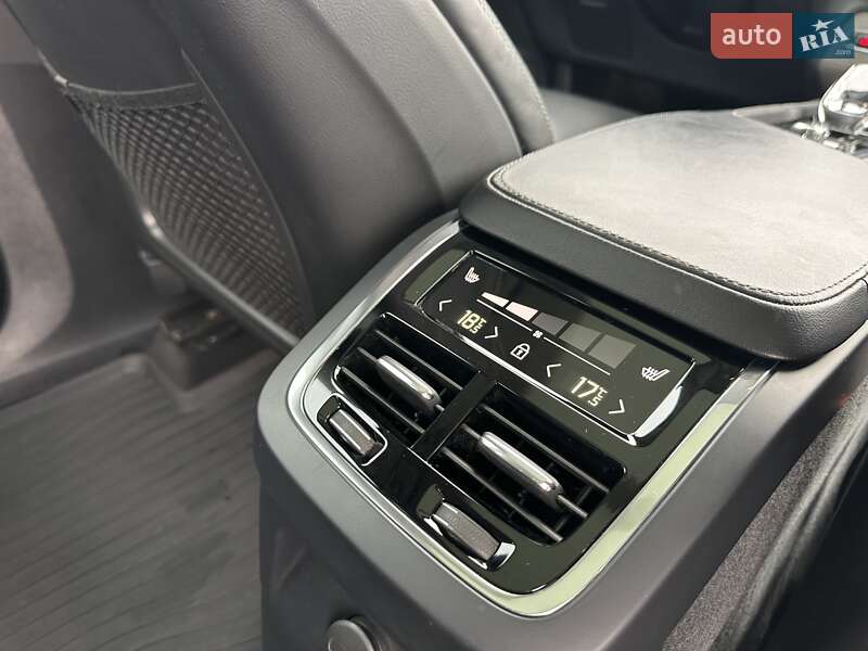 Внедорожник / Кроссовер Volvo XC90 2021 в Киеве