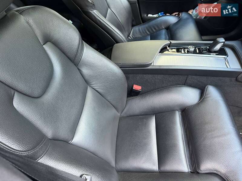 Внедорожник / Кроссовер Volvo XC90 2020 в Полтаве