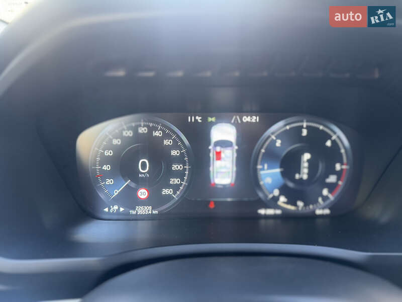 Внедорожник / Кроссовер Volvo XC90 2015 в Киеве