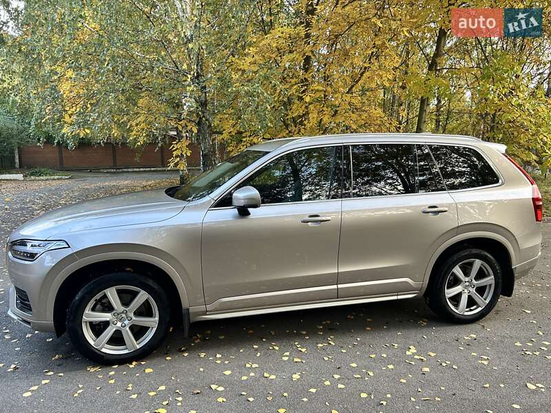 Внедорожник / Кроссовер Volvo XC90 2022 в 