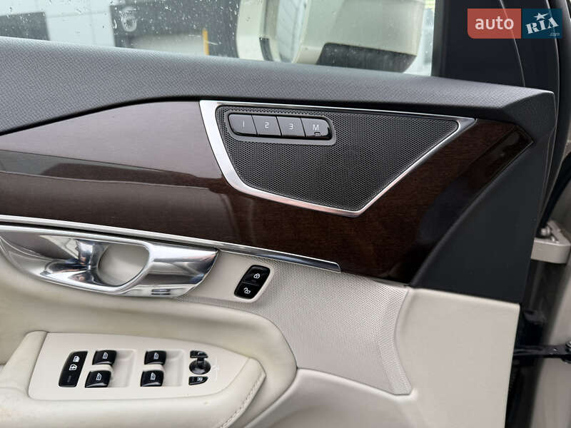 Позашляховик / Кросовер Volvo XC90 2016 в Києві