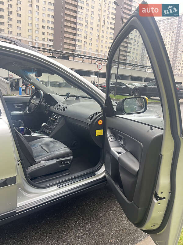 Внедорожник / Кроссовер Volvo XC90 2005 в Киеве