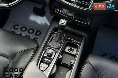 Внедорожник / Кроссовер Volvo XC90 2017 в 
