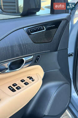 Внедорожник / Кроссовер Volvo XC90 2020 в 