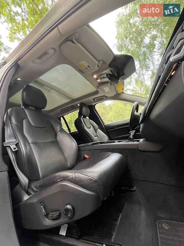 Внедорожник / Кроссовер Volvo XC90 2018 в Киеве