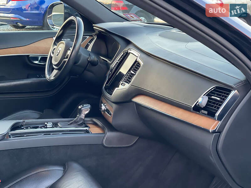 Внедорожник / Кроссовер Volvo XC90 2017 в Черновцах