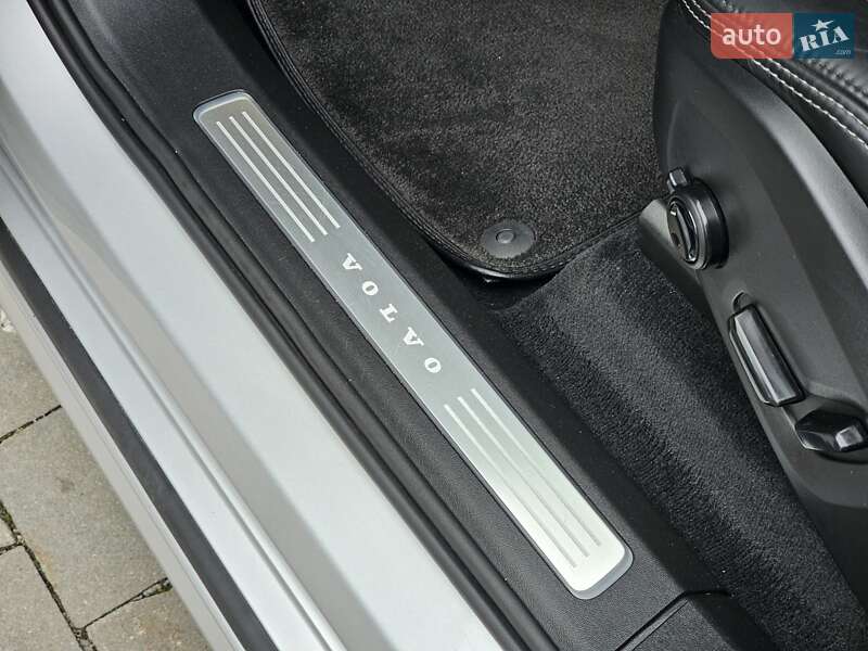 Позашляховик / Кросовер Volvo XC90 2020 в Львові фото 40 Позашляховик / Кросовер Volvo XC90 2020 в Львові
