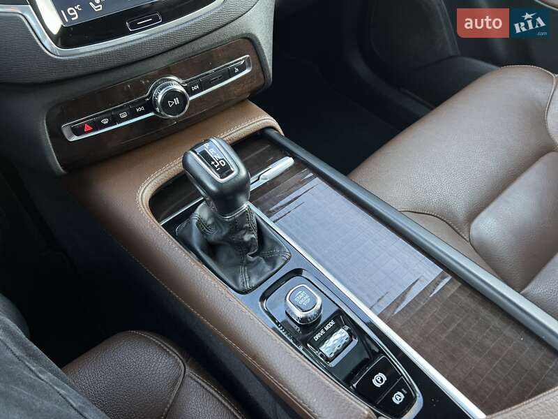 Внедорожник / Кроссовер Volvo XC90 2019 в Киеве