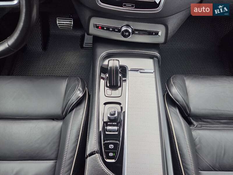 Внедорожник / Кроссовер Volvo XC90 2020 в Киеве