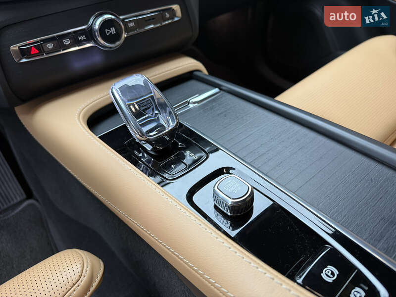 Внедорожник / Кроссовер Volvo XC90 2023 в Киеве