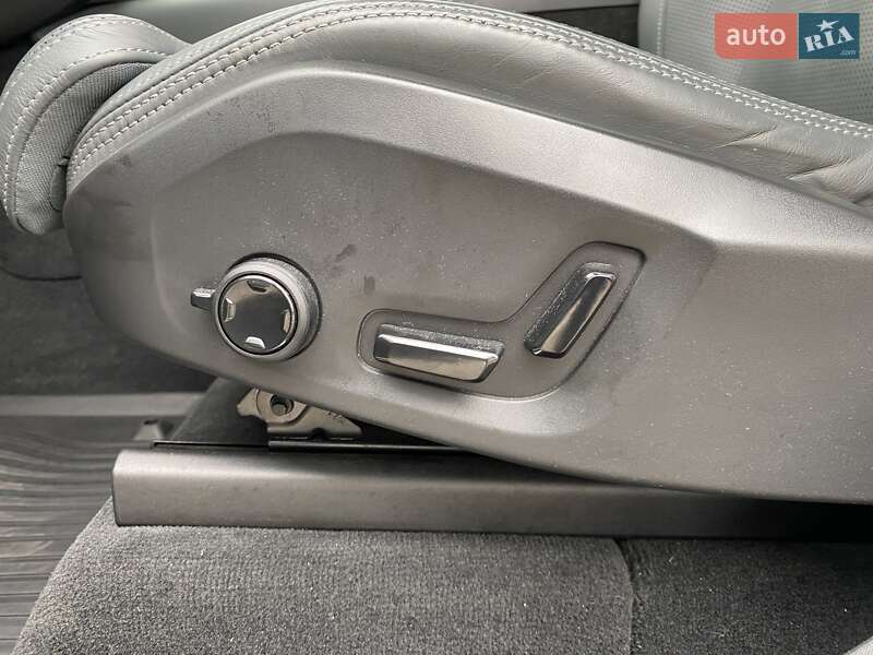 Внедорожник / Кроссовер Volvo XC90 2020 в Киеве