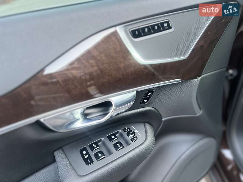 Внедорожник / Кроссовер Volvo XC90 2018 в Киеве фото 16 Внедорожник / Кроссовер Volvo XC90 2018 в Киеве