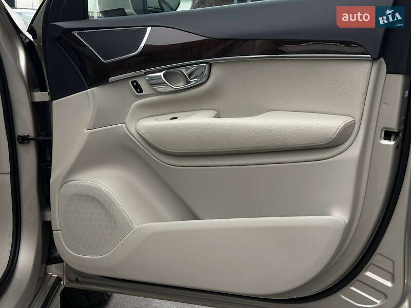 Позашляховик / Кросовер Volvo XC90 2016 в Рівному