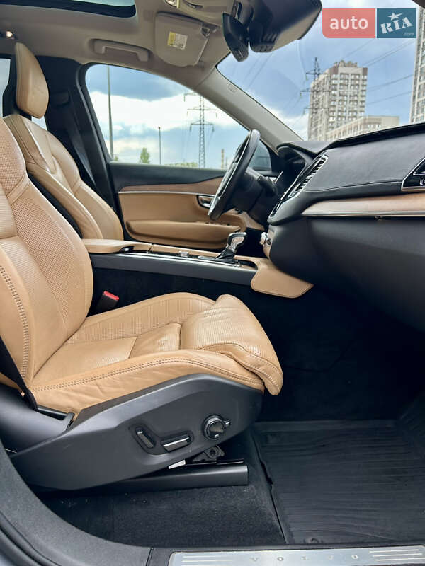 Позашляховик / Кросовер Volvo XC90 2015 в Києві