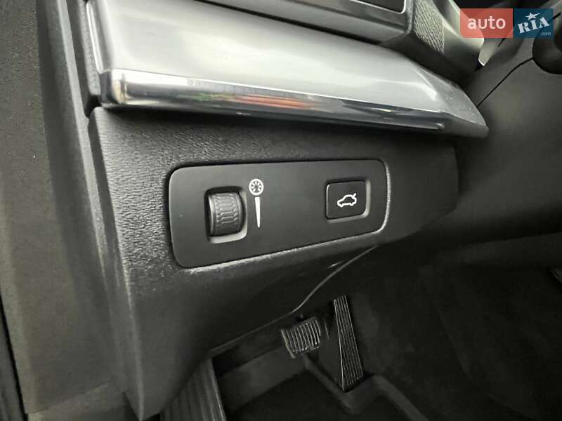 Позашляховик / Кросовер Volvo XC90 2016 в Києві фото 23 Позашляховик / Кросовер Volvo XC90 2016 в Києві