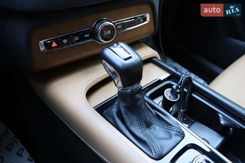 Внедорожник / Кроссовер Volvo XC90 2017 в Львове