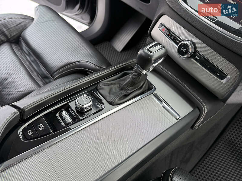 Внедорожник / Кроссовер Volvo XC90 2016 в Коломые