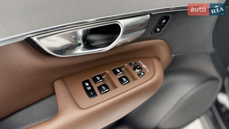 Позашляховик / Кросовер Volvo XC90 2019 в Києві фото 18 Позашляховик / Кросовер Volvo XC90 2019 в Києві