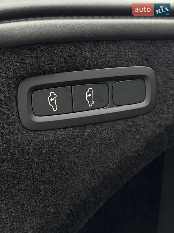 Внедорожник / Кроссовер Volvo XC90 2018 в Ровно