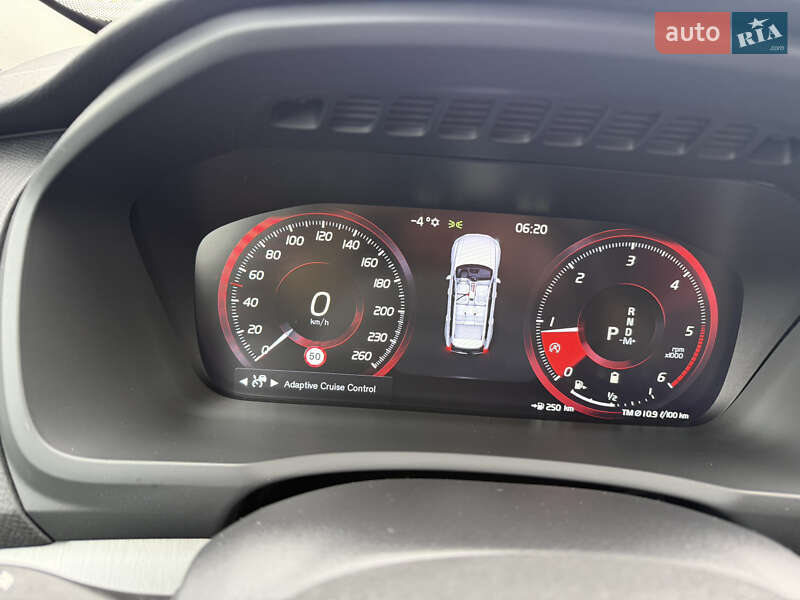 Внедорожник / Кроссовер Volvo XC90 2019 в Киеве