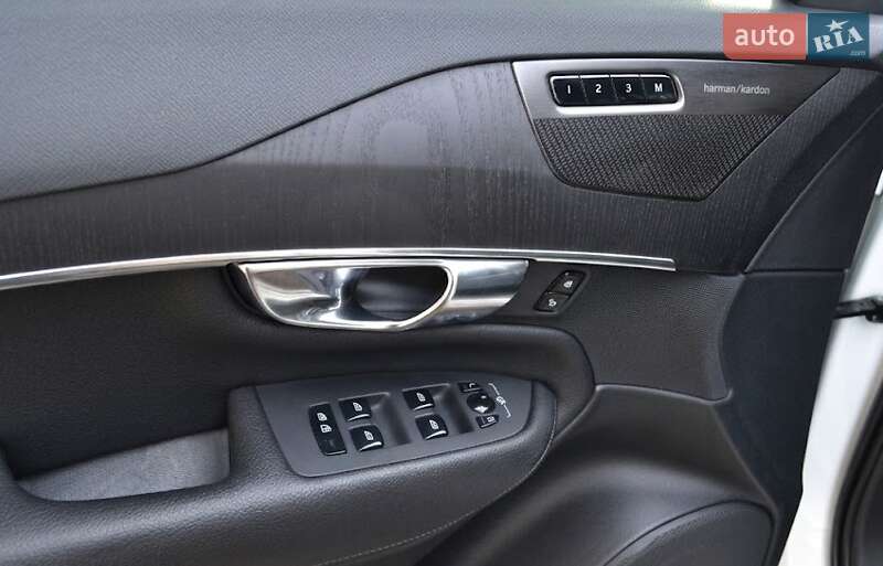 Внедорожник / Кроссовер Volvo XC90 2019 в Киеве