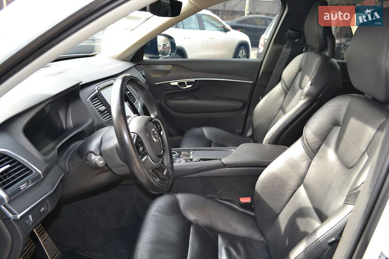 Внедорожник / Кроссовер Volvo XC90 2019 в Киеве