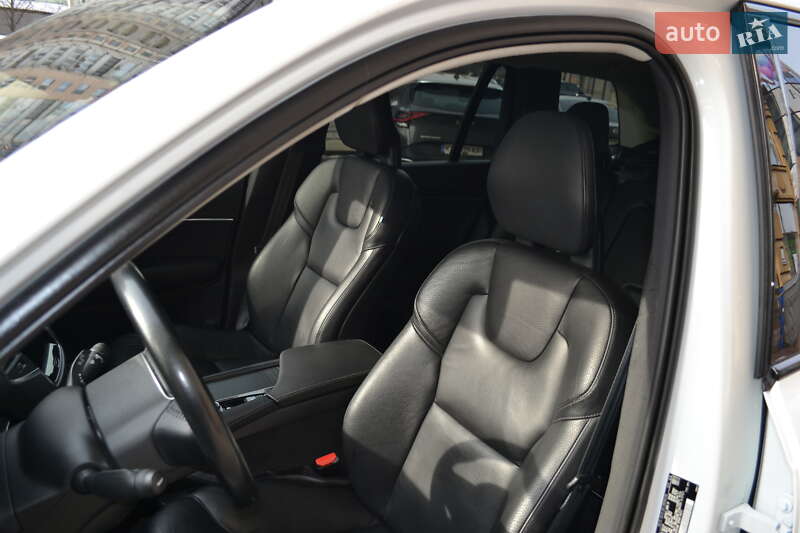 Внедорожник / Кроссовер Volvo XC90 2019 в Киеве