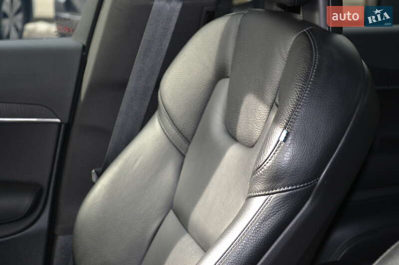 Внедорожник / Кроссовер Volvo XC90 2019 в Киеве