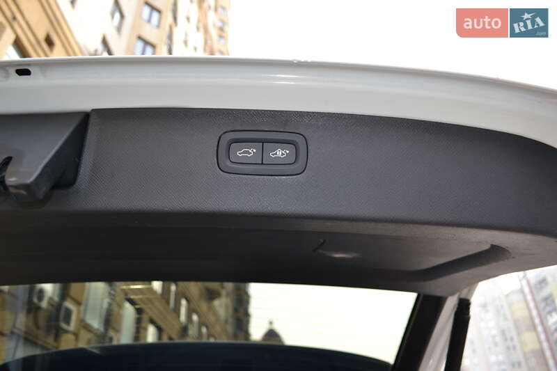 Внедорожник / Кроссовер Volvo XC90 2019 в Киеве